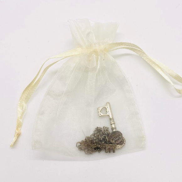 VINTAGE Anne Koplik • Silvertone Key Charm Chain Necklace OS - Picture 13 of 15